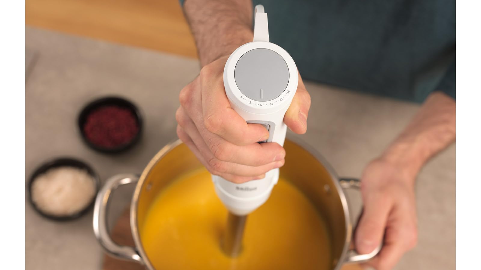 Braun Stabmixer MultiQuick 5 MQ 50236 M - Elektrischer Stabmixer mit 21 Geschwindigkeitsstufen + Turbo, Edelstahl Pürierfuß, Easy Click System, SplashControl, 3-teiliges Zubehör-Set, 1000 Watt, Weiß