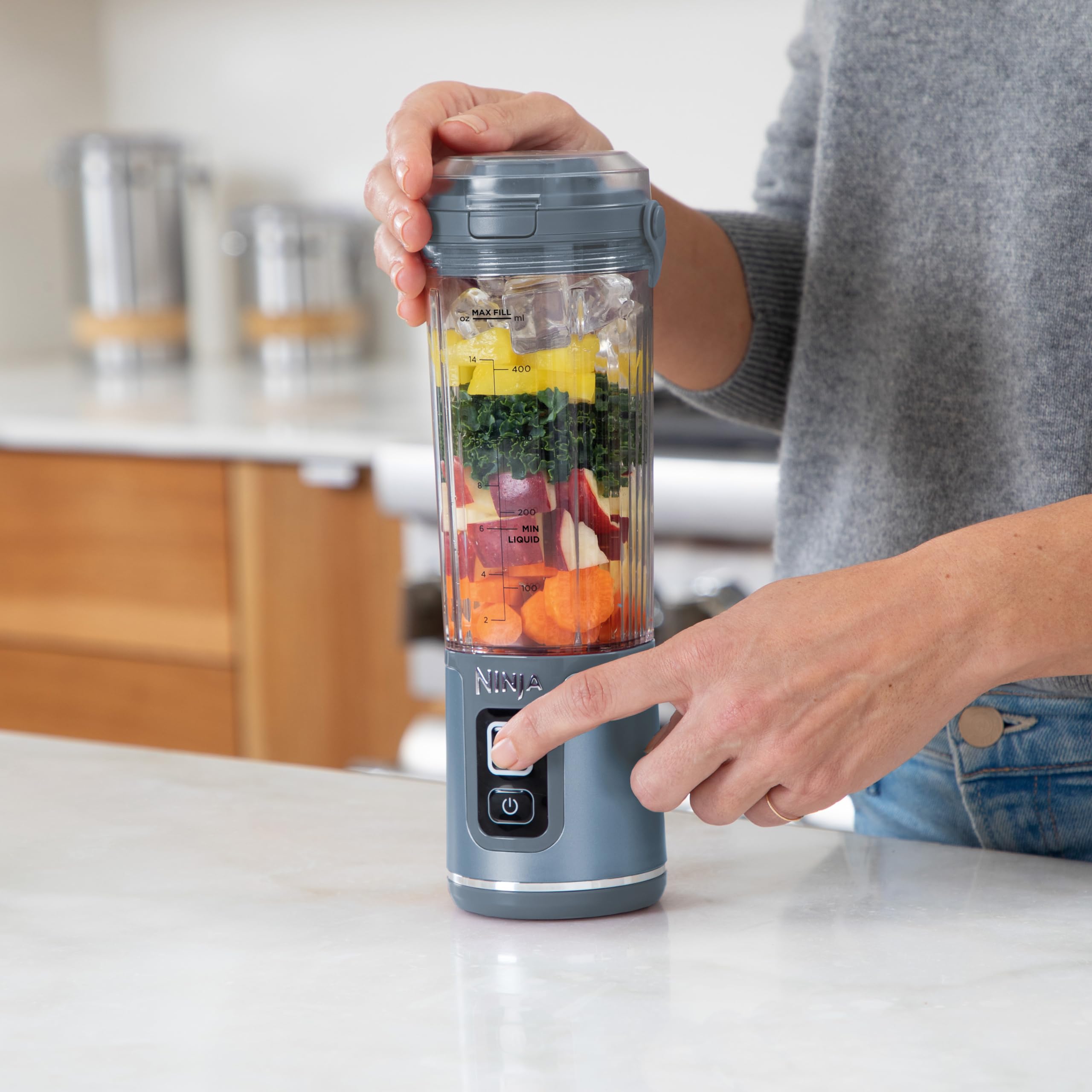 Ninja Blast Tragbarer Mixer / Blender / Smoothie Maker, 530ml Becher, Auslaufsicherer Deckel, Leistungsstarker Mini Standmixer, Kabellos & Wiederaufladbar, Zerkleinert Eis & Obst, Blau, BC151EUNV