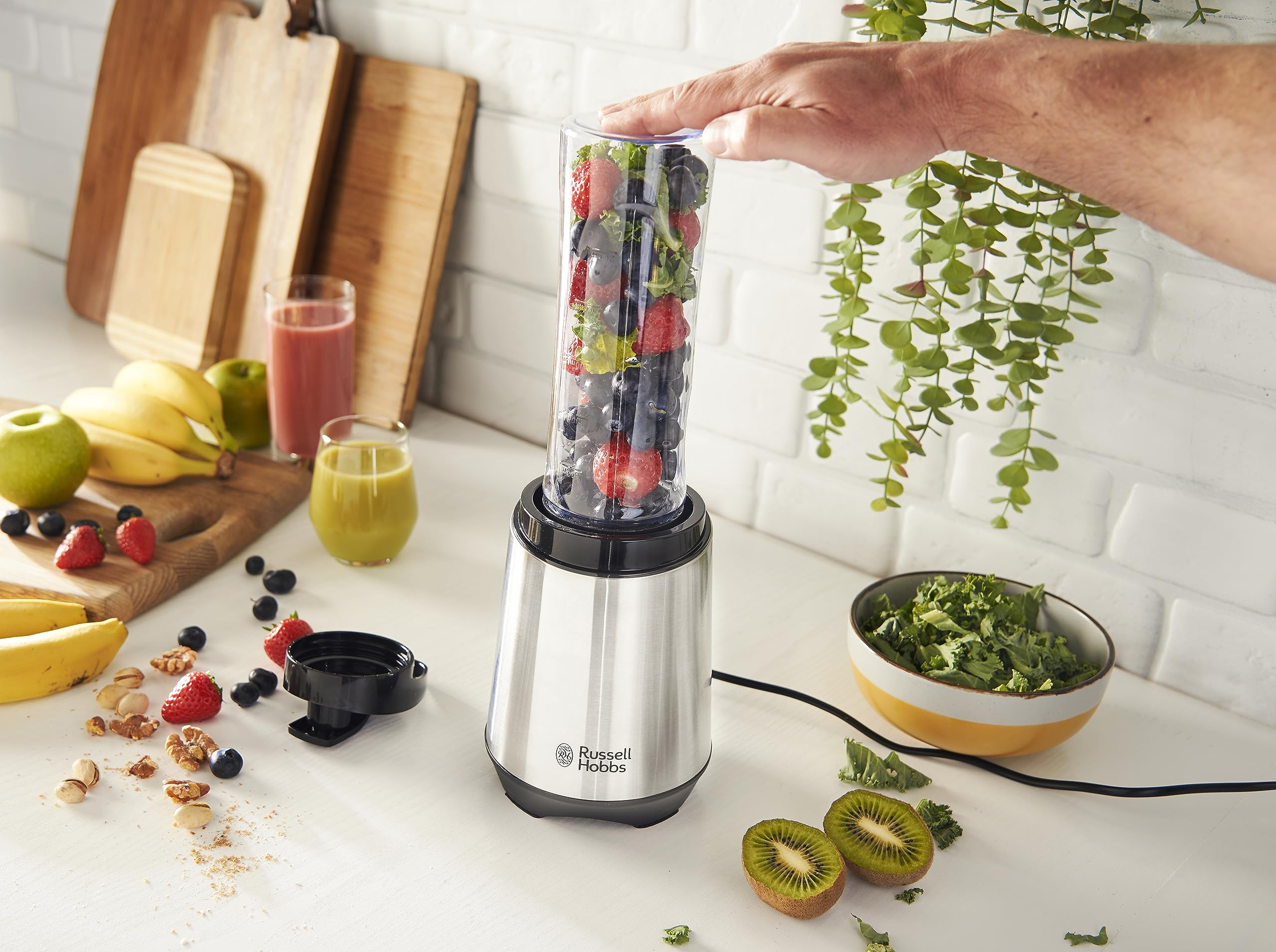 Russell Hobbs Mixer - Standmixer & Smoothie Maker to go [23.500 U/min Power-Motor] inkl. 1x Mixbehälter 600ml (BPA-frei, spülmaschinen- & bruchfest inkl. Deckel) Zerkleinerer, Edelstahl, 23472-56